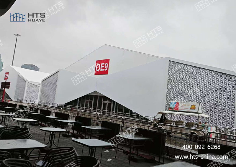 為上海成功交付了 4 座大型展覽篷房，助力當(dāng)?shù)貢够顒拥捻樌_展